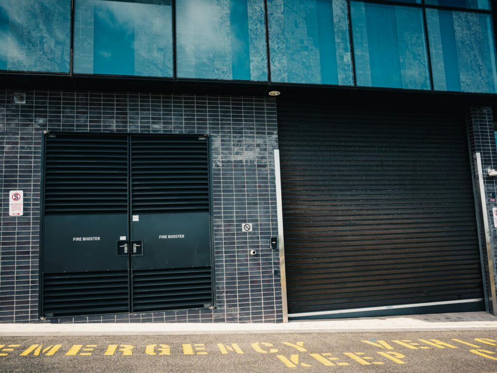 Auckland Banking Crisis: Major Branch Closures Leave Suburbs Without Financial Services