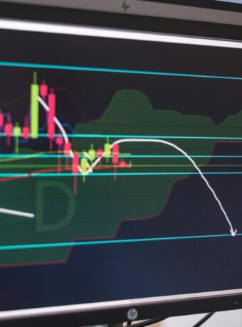 NZ Bank Stocks Rally 23% as RBNZ Signals Rate Peak, But Margin Pressure Looms — featured image