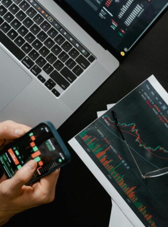 NZ Stocks Face Headwinds as Interest Rate Uncertainty and Economic Pressures Mount — featured image