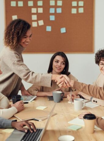 Small Business Owners Face Critical Cashflow Crunch as RBNZ Rate Cuts Fail to Ease Banking Pressures — featured image