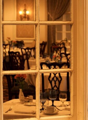 Auckland Hospitality Venues Face 15% Revenue Drop as Tourist Numbers Decline — featured image